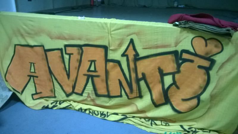 Avanti Banner an der Bühne